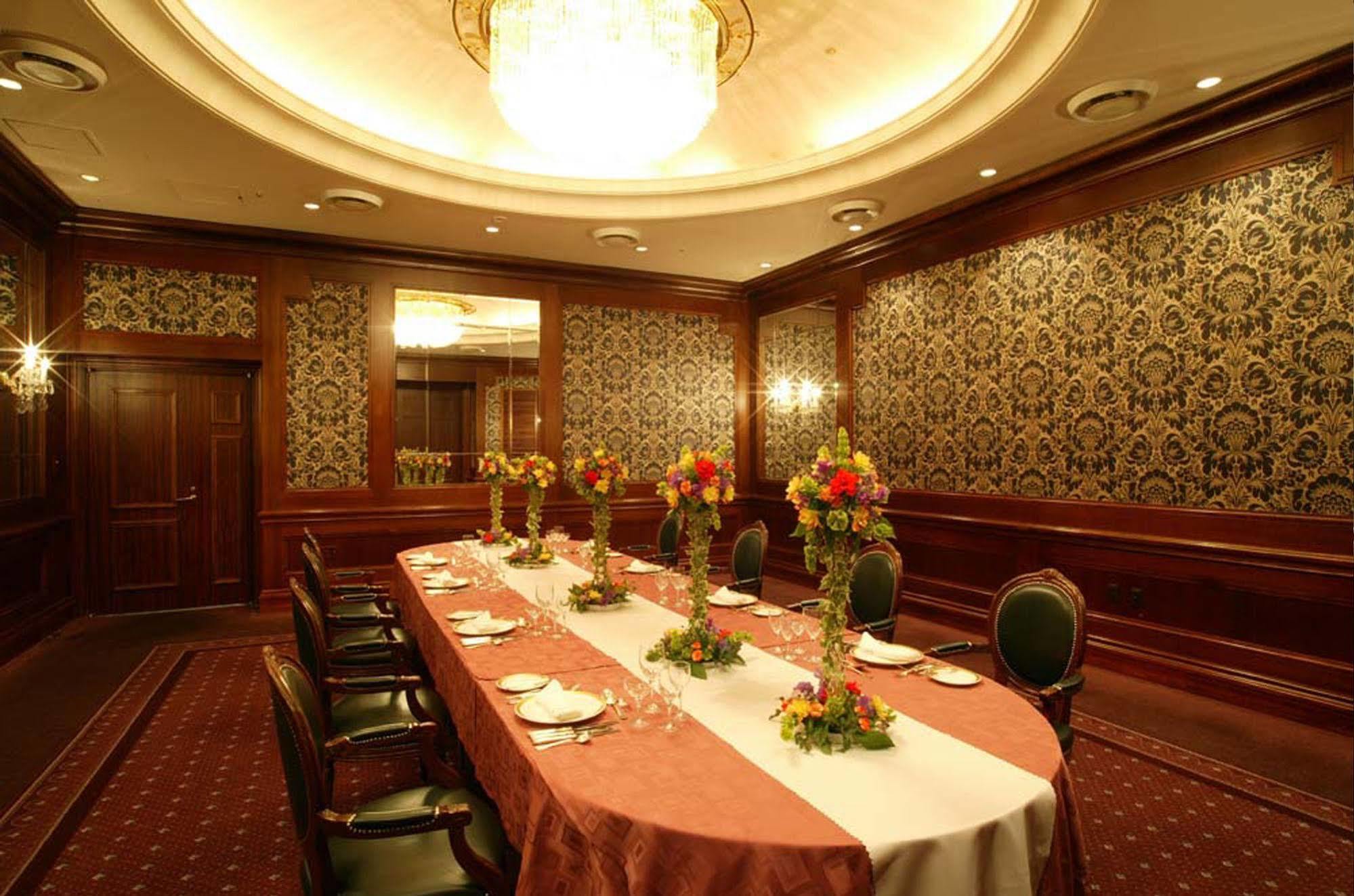Готель The Global View Нагасакі Екстер'єр фото A private dining room at a restaurant